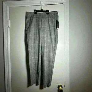 NWT Black And White Plaid Cropped Cigarette 
Stretch Pull On Dress Pant. Sz: M.